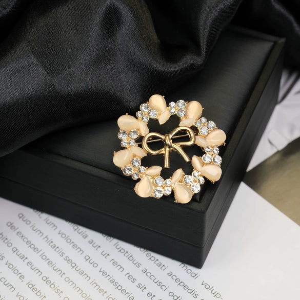 Wholesale Brooch Zinc Alloy Geometric Animal Flower Bow Leaf Star Design Electroplating For Women