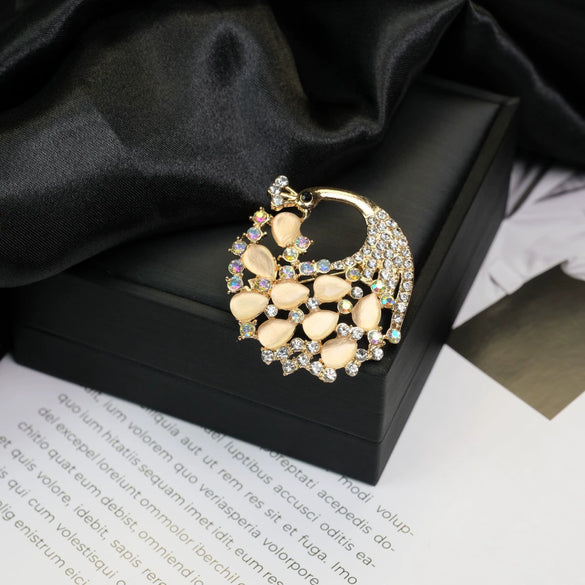Wholesale Brooch Zinc Alloy Geometric Animal Flower Bow Leaf Star Design Electroplating For Women