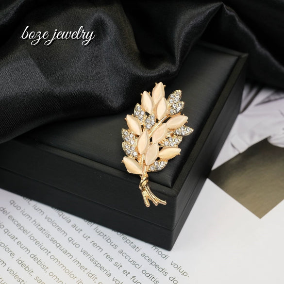 Wholesale Brooch Zinc Alloy Geometric Animal Flower Bow Leaf Star Design Electroplating For Women