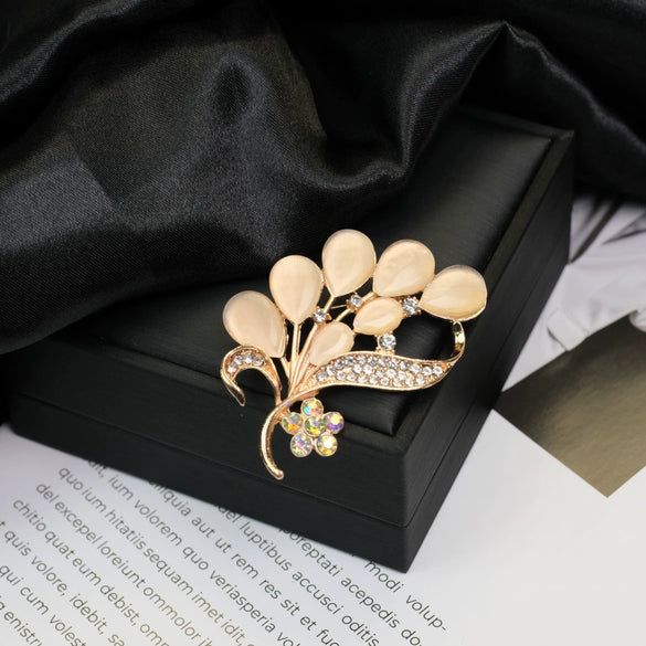Wholesale Brooch Zinc Alloy Geometric Animal Flower Bow Leaf Star Design Electroplating For Women