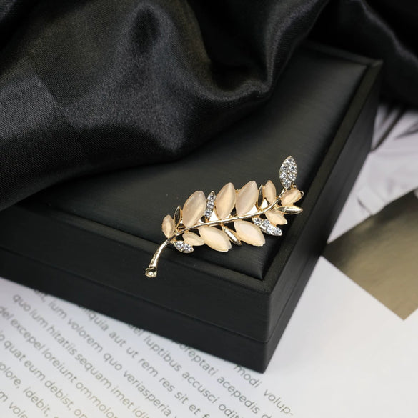 Wholesale Brooch Zinc Alloy Geometric Animal Flower Bow Leaf Star Design Electroplating For Women