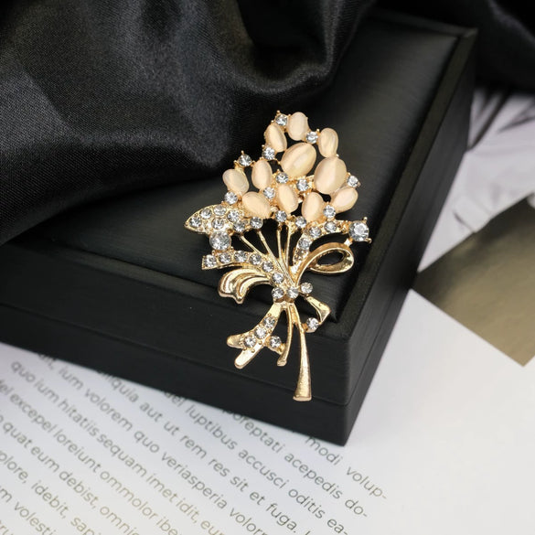 Wholesale Brooch Zinc Alloy Geometric Animal Flower Bow Leaf Star Design Electroplating For Women