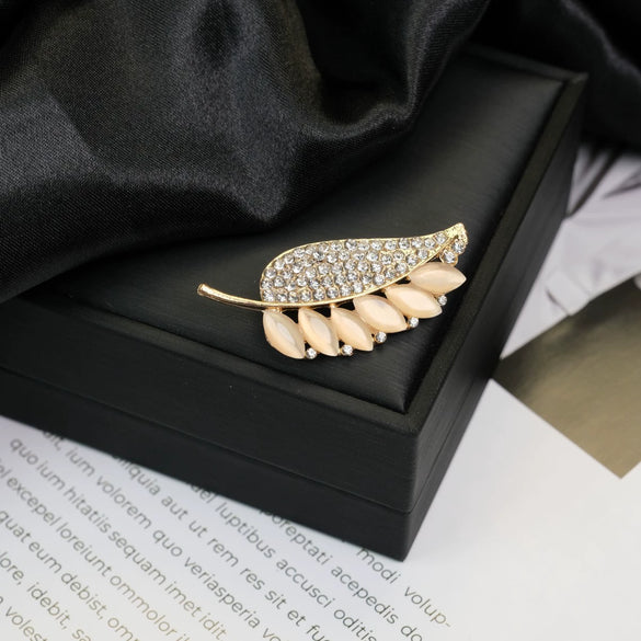 Wholesale Brooch Zinc Alloy Geometric Animal Flower Bow Leaf Star Design Electroplating For Women
