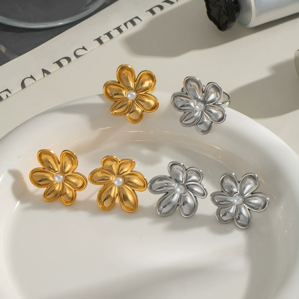 Wholesale Casual Simple Camellia Flower Stud Earrings And Ring Jewelry Set For Women Titanium Steel Hypoallergenic Nonfading Pvd Vacuum Real Gold Electroplating