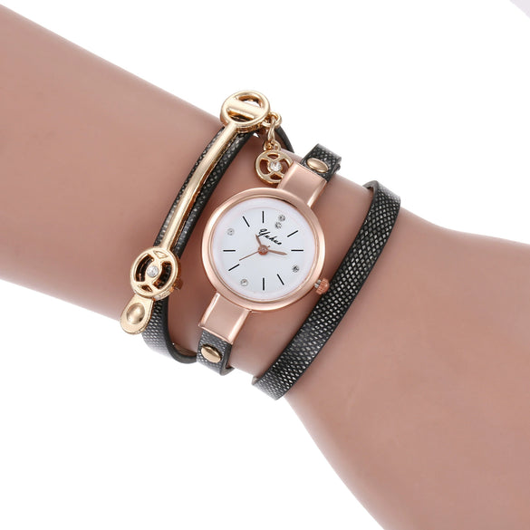Wholesale Casual Women's Alloy Imitation Leather Strap Round Dial Quartz Winding Handwoven Watch