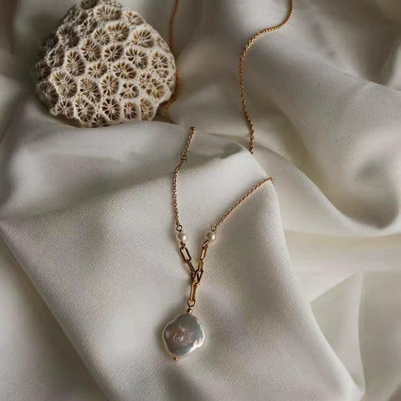 Wholesale Clavicle Chain Natural Seawater Baroque Petal Pearl Copper Alien Style