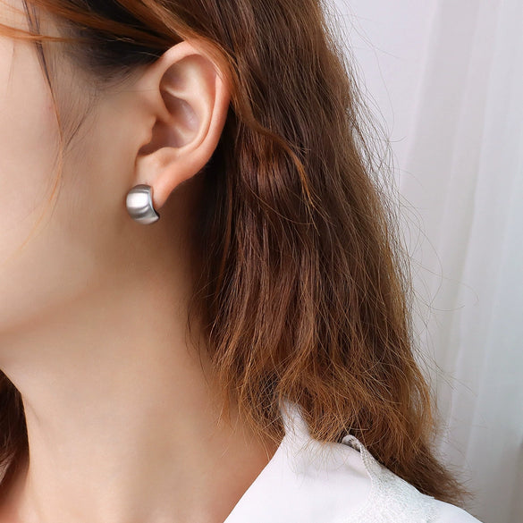 Wholesale Cold Style Simple Elegant Titanium Steel 18K Gold Plated C Shaped Geometric Earrings With Electroplating