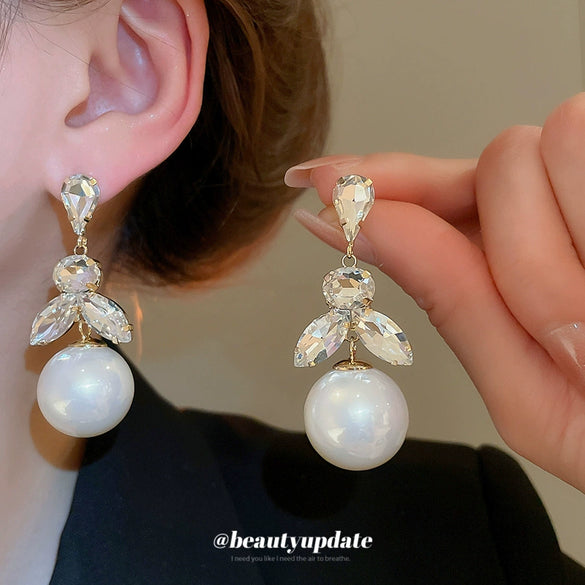 Wholesale Copper Earrings With Geometric Pattern Set With Diamonds And Pearl Tassel Retro Elegant Style For Women