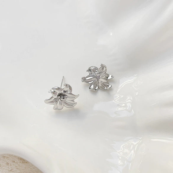 Wholesale Copper Electroplated Gardenia Style Jewelry Earrings