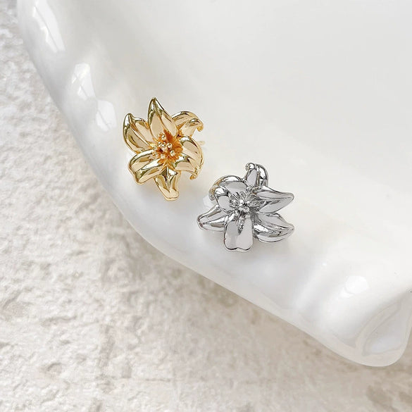 Wholesale Copper Electroplated Gardenia Style Jewelry Earrings