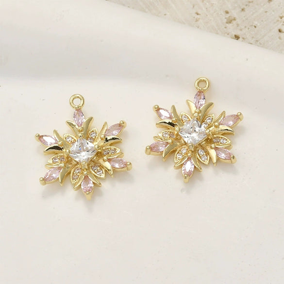 Wholesale Copper Electroplated Gold Christmas Geometric Snowflake Zirconium Pendant Jewelry Accessories