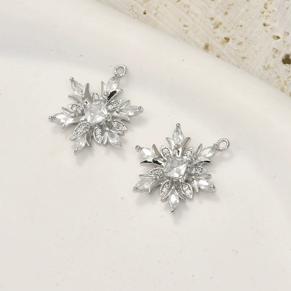 Wholesale Copper Electroplated Gold Christmas Geometric Snowflake Zirconium Pendant Jewelry Accessories
