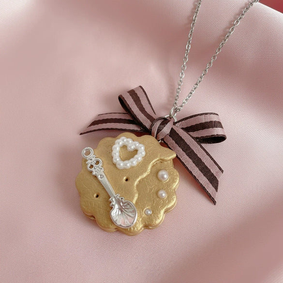 Wholesale Copper Electroplated Heart Shape Bow Tie Cookies Pendant Necklace For Girls