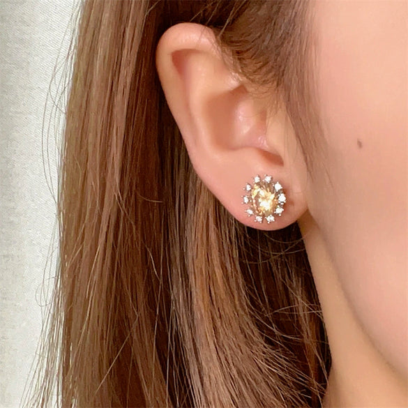 Wholesale Copper Electroplated Sunflower Stud Earrings And Necklace Set For Women Light Luxury Style Jewelry