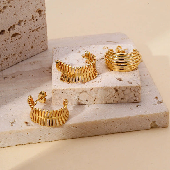 Wholesale Copper Geometric Irregular Round Electroplated Gold Earrings For Women