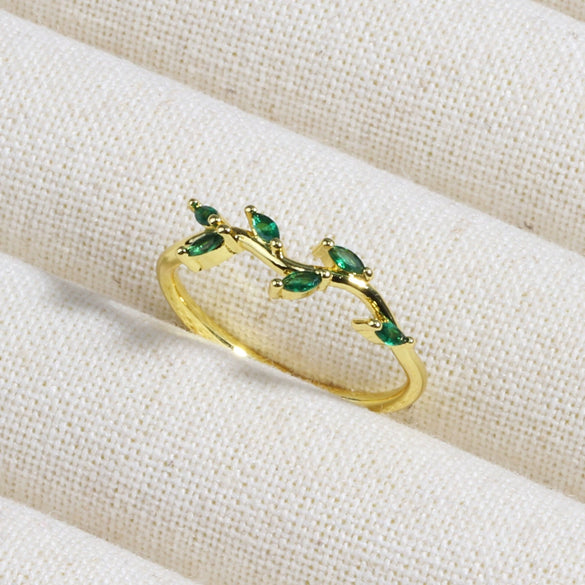 Wholesale Copper Geometric Micropaved Light Luxury Emerald Inlaid Ring For Women
