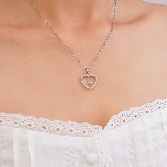 Wholesale Copper Goldplated Geometric Micropaved Zircon Cross Women's Light Luxury O Chain Necklace