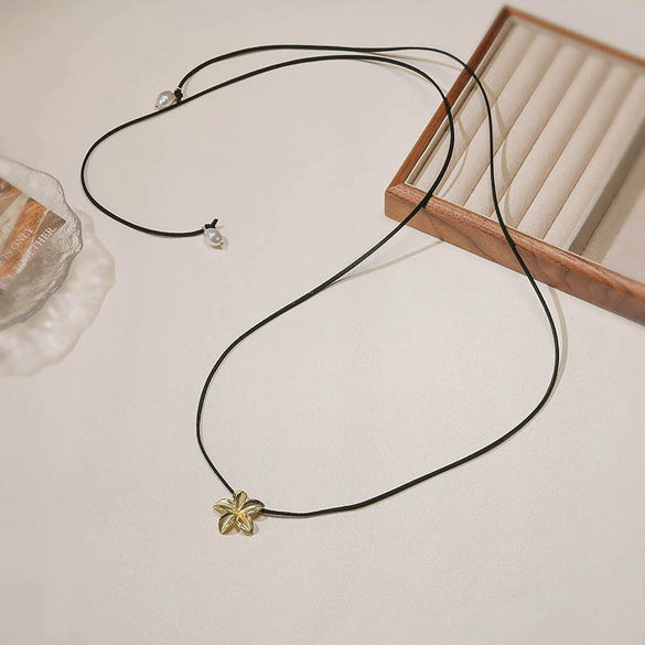 Wholesale Copper Goldplated Retro Flower Petal Pearl Necklace For Women