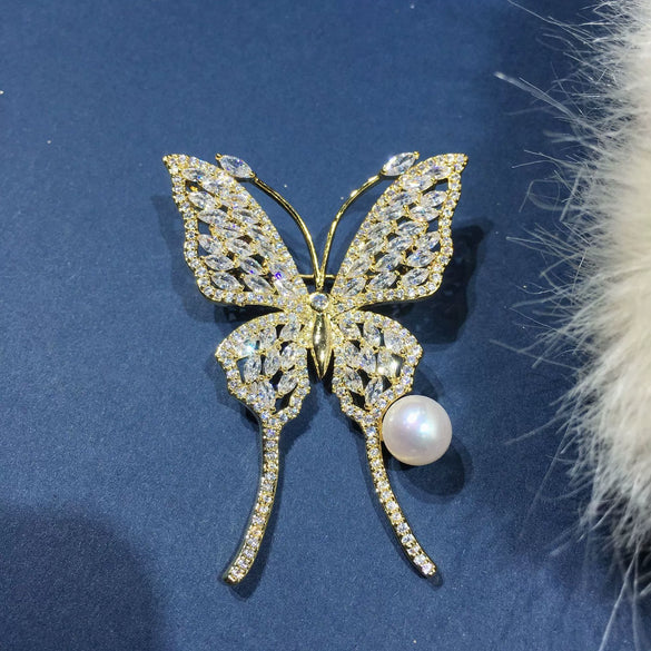 Wholesale Copper Goldplated Zircon Butterfly Pearl Brooch With Natural Freshwater Pearls Simple Animal Style
