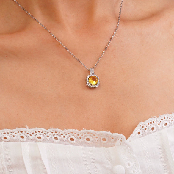 Wholesale Copper Inlaid Zircon Simple Style Square Perfume Bottle Pendant Necklace For Women With Electroplating