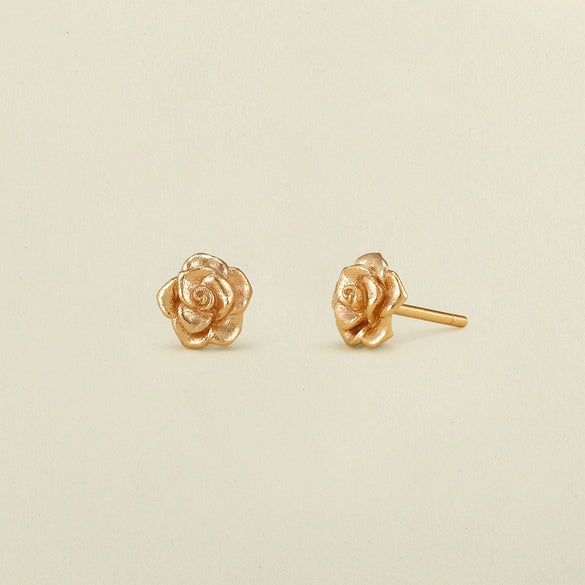 Wholesale Copper Retro Flower Earrings With Electroplating