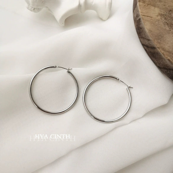 Wholesale Copper Simple Geometric Round Hollow Earrings For Women With Real Gold Plating