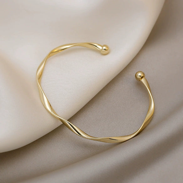 Wholesale Copper Zircon Letter Bracelet Gold Electroplated For Women Cool Style