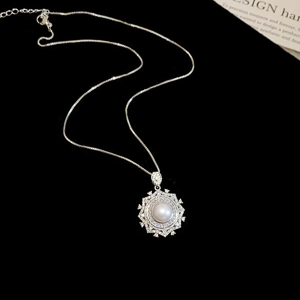 Wholesale Copper Zirconia Flower Hollow Women's Highend Clavicle Necklace