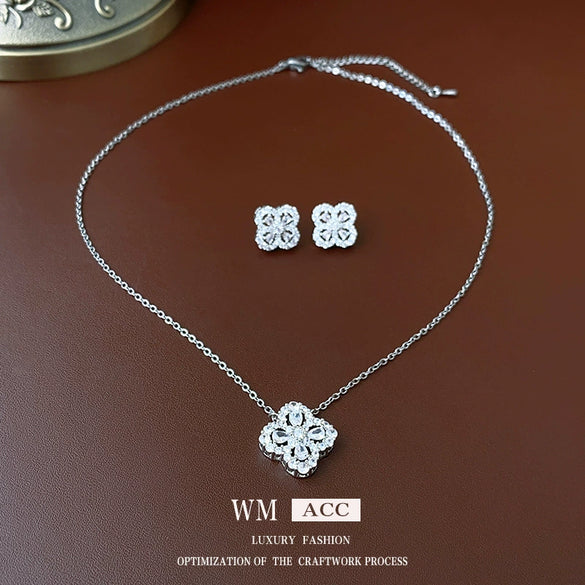 Wholesale Copper Zirconia Flower Hollow Women's Highend Clavicle Necklace