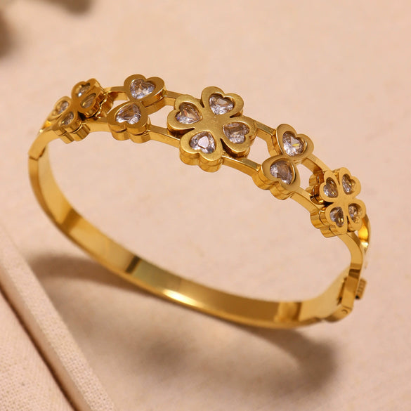 Wholesale Creative Hollow Love Four Leaf Flower Inlaid Zircon Stainless Steel Gold Plated Bracelet Jewelry