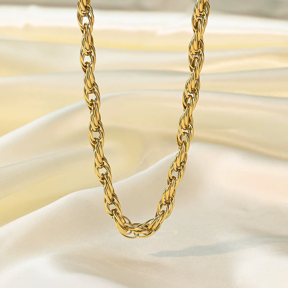 Wholesale Cuban Chain Necklace In Fashionable Style With Geometric Pattern Made Of Stainless Steel And Titanium Steel Electroplated