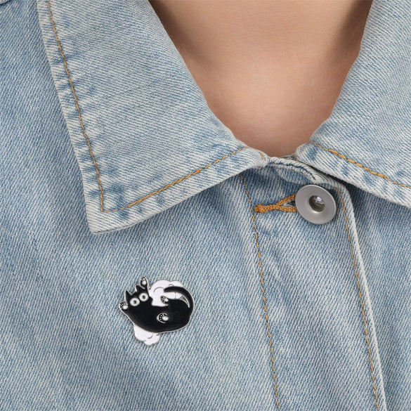 Wholesale Cute Cartoon Black Cat Cloud Shape Alloy Drop Oil Electroplated Brooch Badge