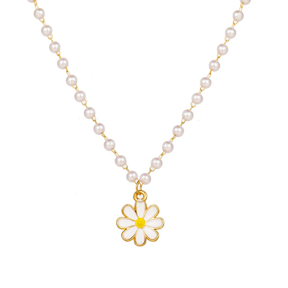 Wholesale Daisy Pendant Pearl Necklace For Women Alloy Material Fresh Style Electroplating Design