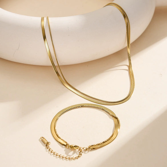 Wholesale Doublelayered Snake Bone Chain Necklace For Women Geometric Retro Gold Electroplated Calendering Chain