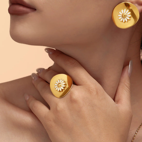 Wholesale Dripping Oil Daisy Disc Ring Earrings Set In Stainless Steel With 18K Gold Plated Electroplating In Vintage Pastoral Style
