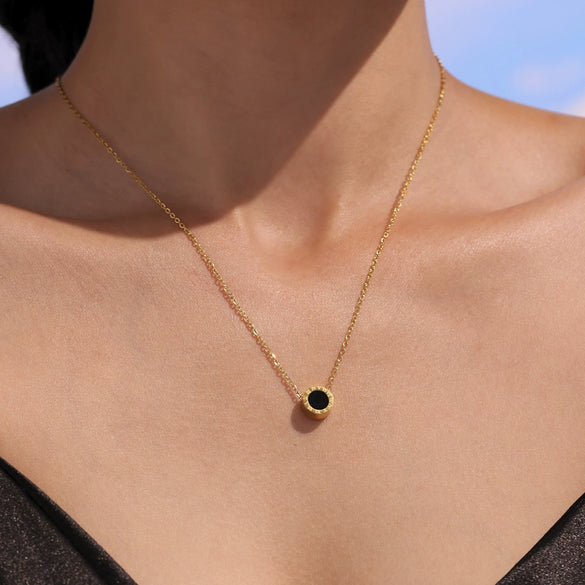 Wholesale Electroplated Geometric Roman Numerals Singlesided Black And White Shell Pendant Necklace And Bracelet Jewelry Set For Women Made Of Stainless Steel