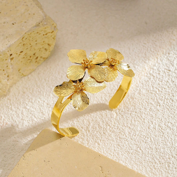 Wholesale Electroplated Gold Colored Open Flower Stainless Steel Bracelet Jewelry