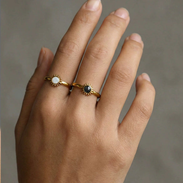 Wholesale Electroplated Stainless Steel Sunshaped Rings For Men And Women In Retro And Ins Style