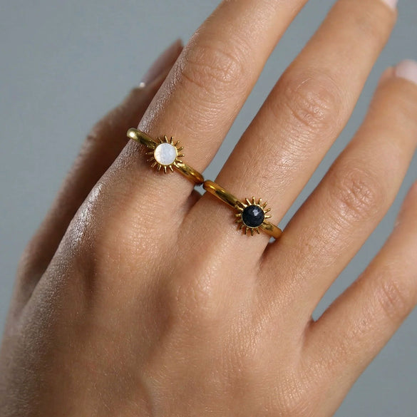 Wholesale Electroplated Stainless Steel Sunshaped Rings For Men And Women In Retro And Ins Style