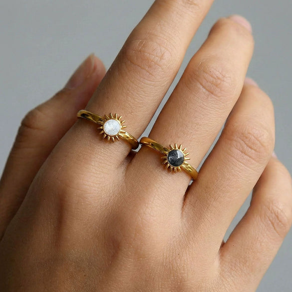 Wholesale Electroplated Stainless Steel Sunshaped Rings For Men And Women In Retro And Ins Style