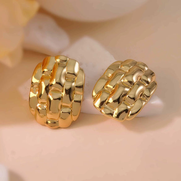 Wholesale Electroplated Stainless Steel Women's Earrings With Heart Shape And Geometric Pattern Glossy Plaid Love Thread Polish Finish