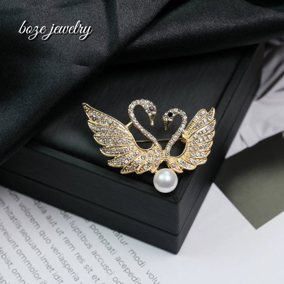 Wholesale Elegant Animalshaped Zinc Alloy Electroplated Women's Fashion Brooch Antirunning Pin Buckle Fixed Clothes Accessories