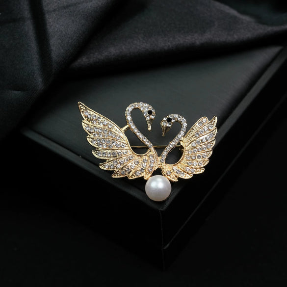 Wholesale Elegant Animalshaped Zinc Alloy Electroplated Women's Fashion Brooch Antirunning Pin Buckle Fixed Clothes Accessories