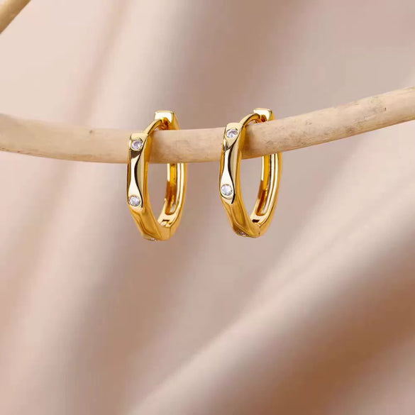 Wholesale Elegant Classy Waveshaped Earrings Copper Gold Plated With Artificial And Semiprecious Stones Electroplated