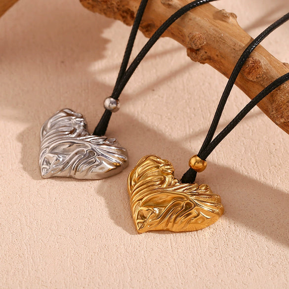 Wholesale Elegant Geometric Heart Pendant Necklace For Women Stainless Steel And Titanium Steel 18K Gold Plated