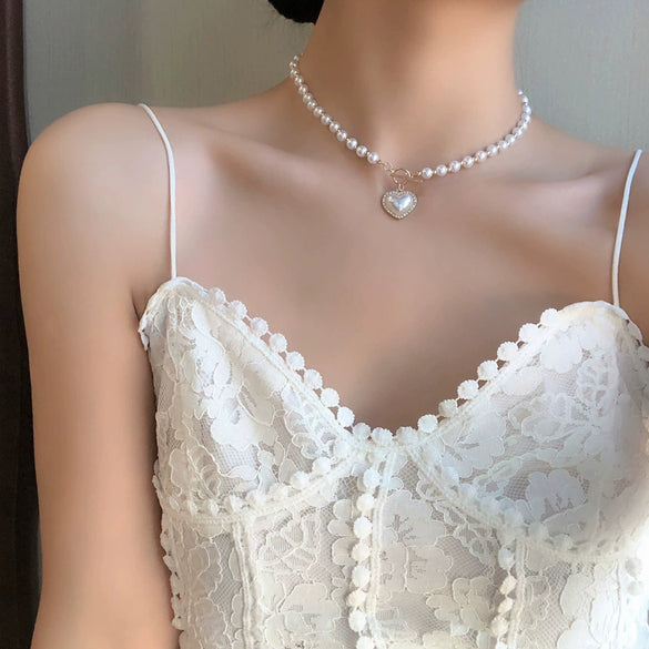 Wholesale Elegant Imitation Pearl Heart Shaped Alloy Necklace For Ladies With Electroplating Treatment