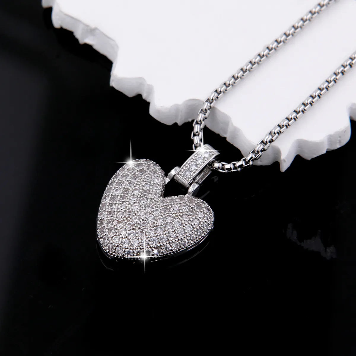 Wholesale Elegant Lady Heart Shape Copper Inlay 18K Gold Plated White Gold Plated Zircon Pendant Necklace