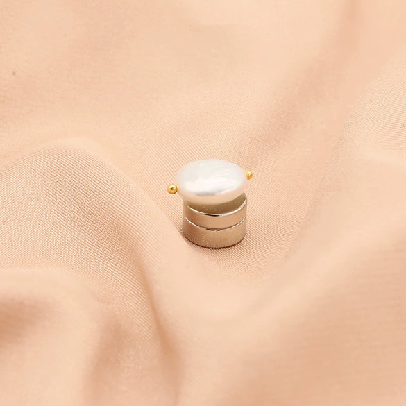 Wholesale Elegant Pearl Rhombus Chest Pin Buckle For Women With Strong Magnetic And Electroplating Treatment