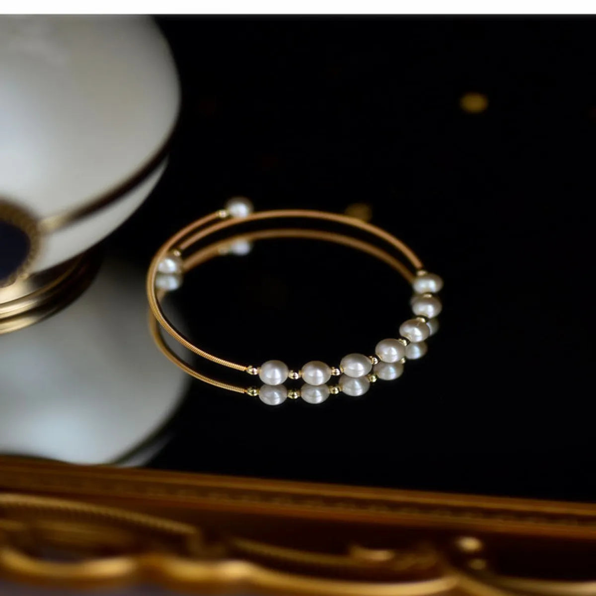 Wholesale Elegant Retro Round Freshwater Pearl Metal Bangle