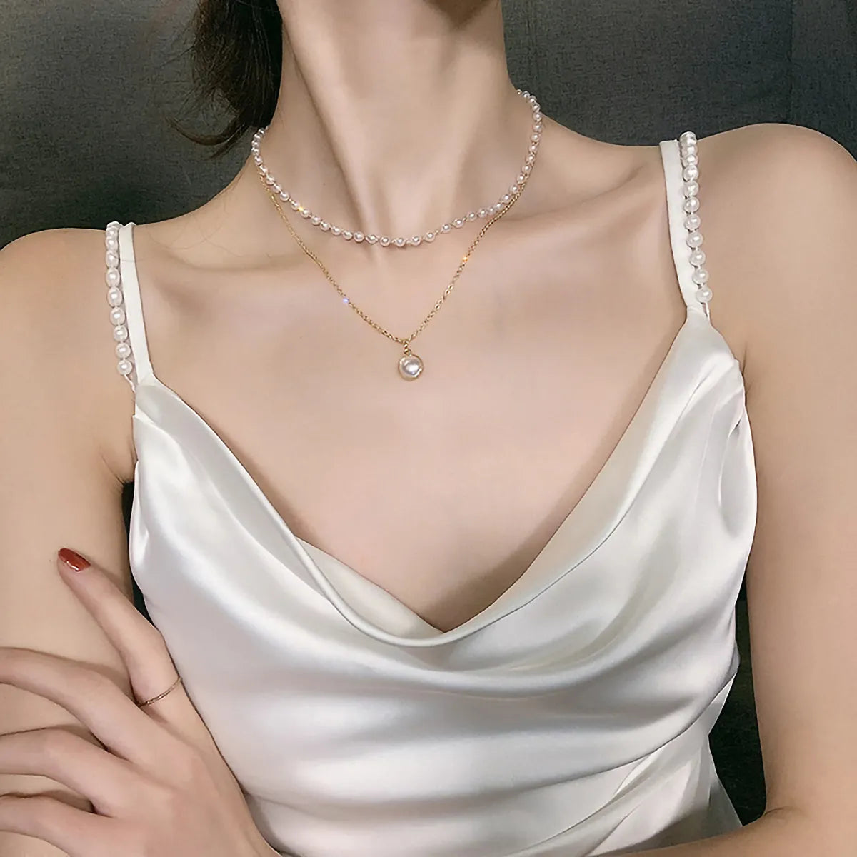 Wholesale Elegant Round Titanium Steel 18k Gold Plated Freshwater Pearl Layered Necklaces